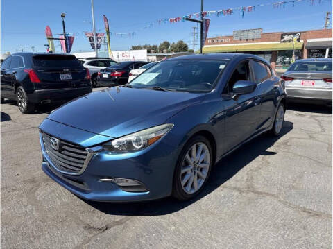 2017 Mazda MAZDA3 Touring