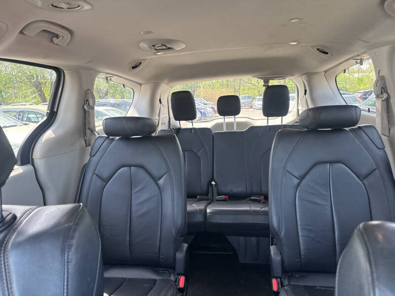 2017 Chrysler Pacifica Touring-L