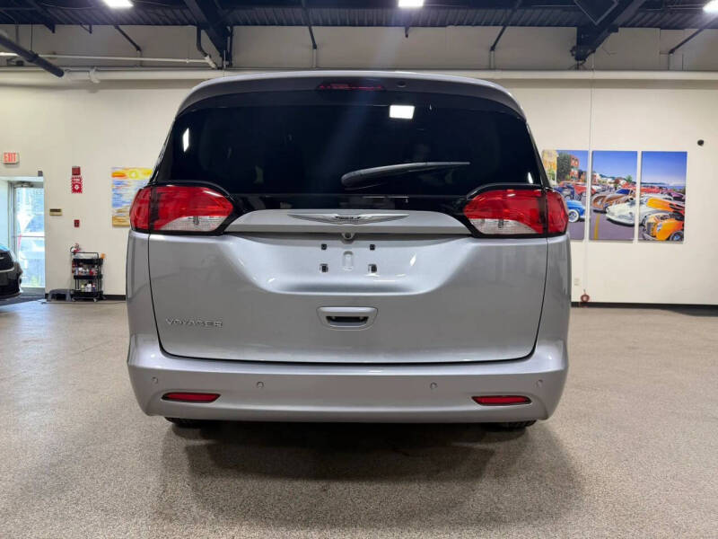2021 Chrysler Voyager L