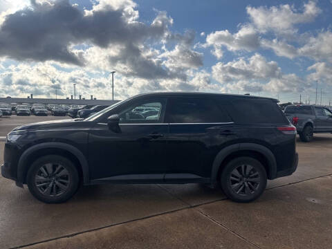 2022 Nissan Pathfinder S