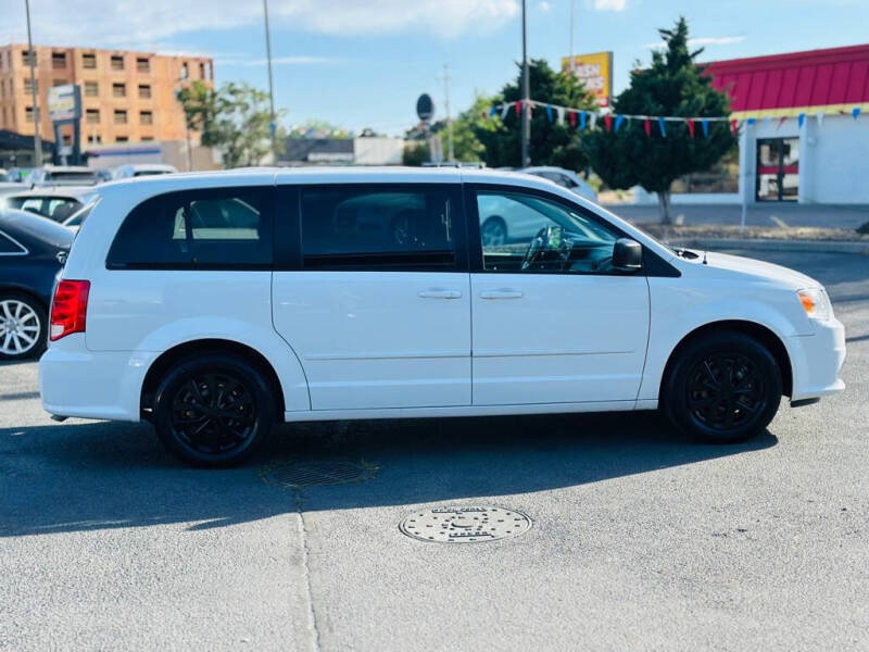 2017 Dodge Grand Caravan SE