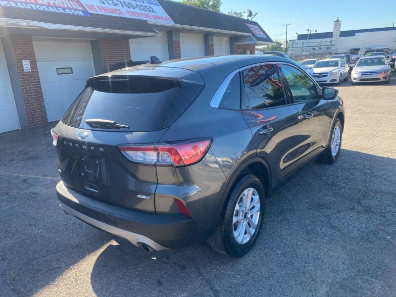 2020 Ford Escape SE