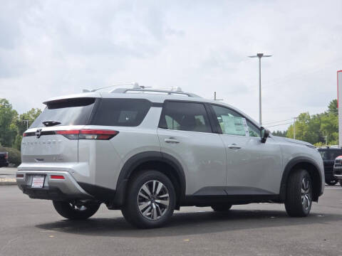 2025 Nissan Pathfinder SL