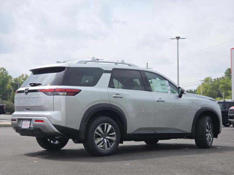 2025 Nissan Pathfinder SL