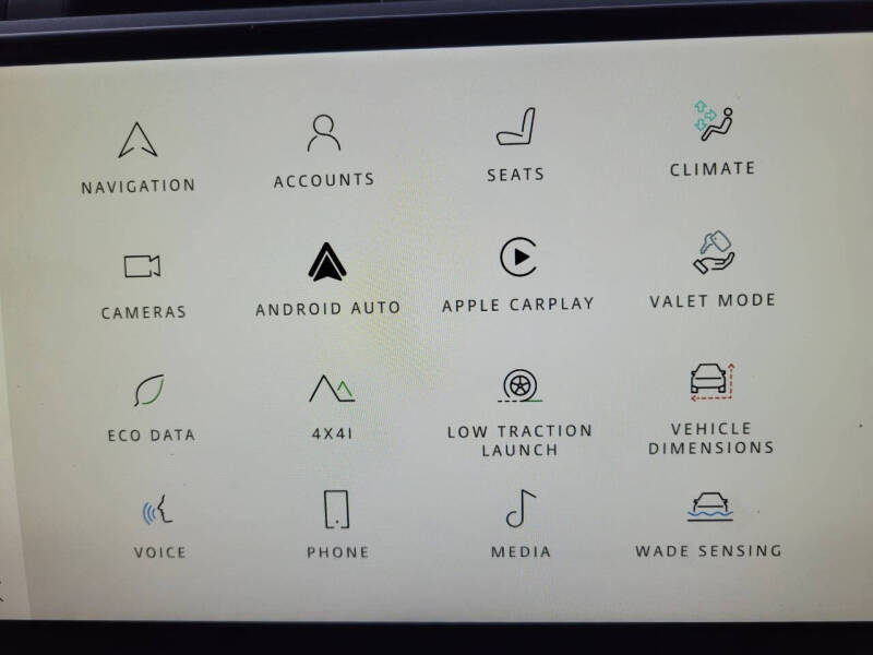 2024 Land Rover Defender 130 P400 X-Dynamic SE