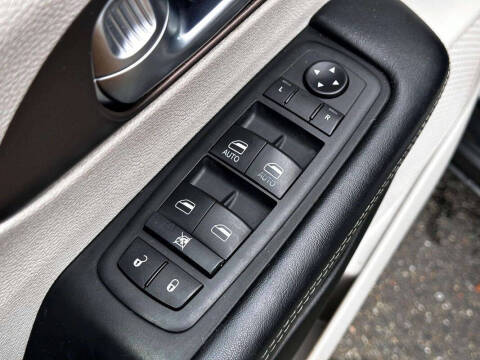 2020 Chrysler Voyager LXi