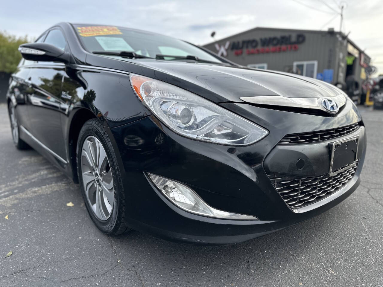 2015 Hyundai Sonata Hybrid Limited 4dr Sedan's photo