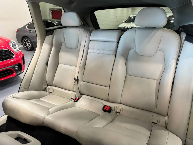 2019 Volvo XC60 T5 Momentum