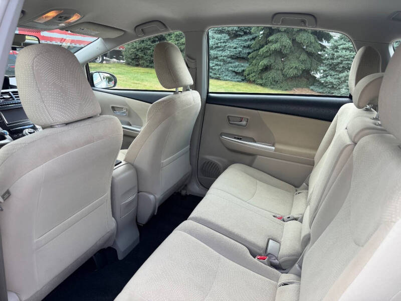 2013 Toyota Prius v Five