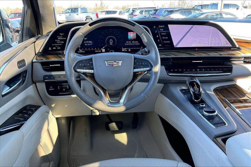 2023 Cadillac Escalade ESV Premium Luxury Platinum