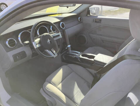 2007 Ford Mustang V6 Deluxe