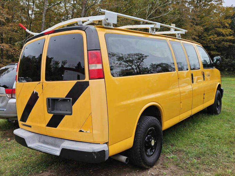 2007 Chevrolet Express Base photo 2