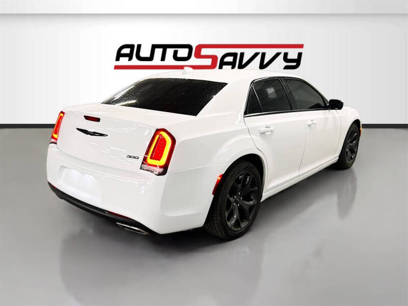 2022 Chrysler 300 Touring