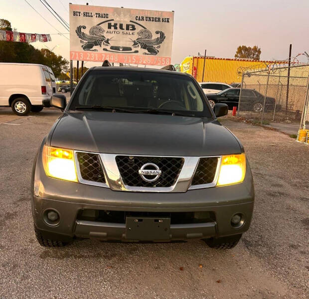 2005 Nissan Pathfinder LE