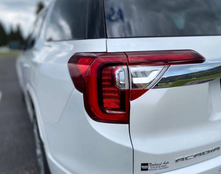 2023 GMC Acadia Denali