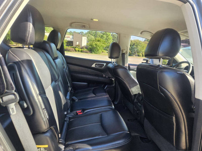 2019 Nissan Pathfinder SL