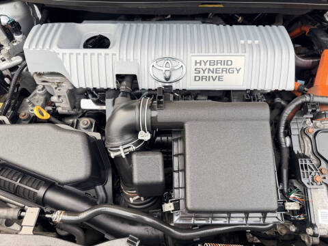 2014 Toyota Prius v Five