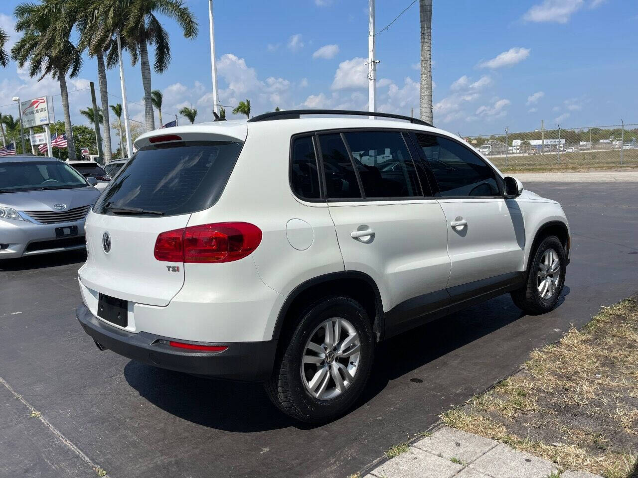 2016 Volkswagen Tiguan  - $10,900