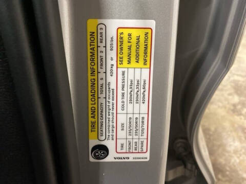 2025 Volvo XC40 B5 Plus Bright Theme