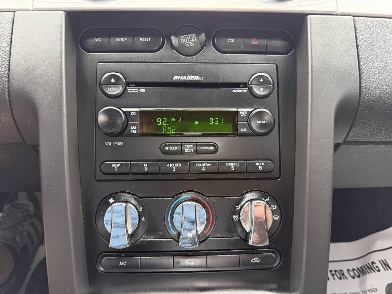 2007 Ford Mustang V6 Deluxe