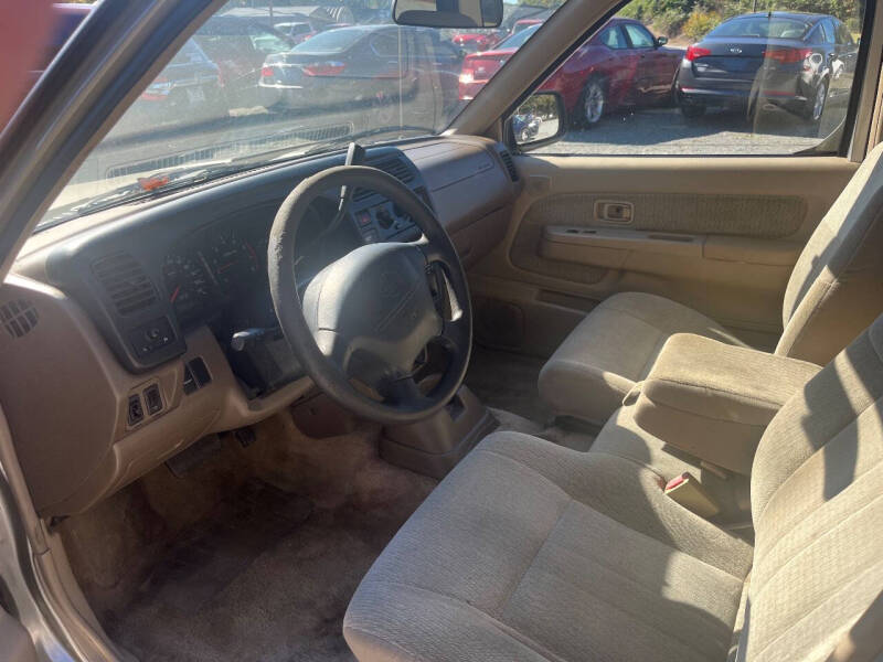 2000 Nissan Frontier XE