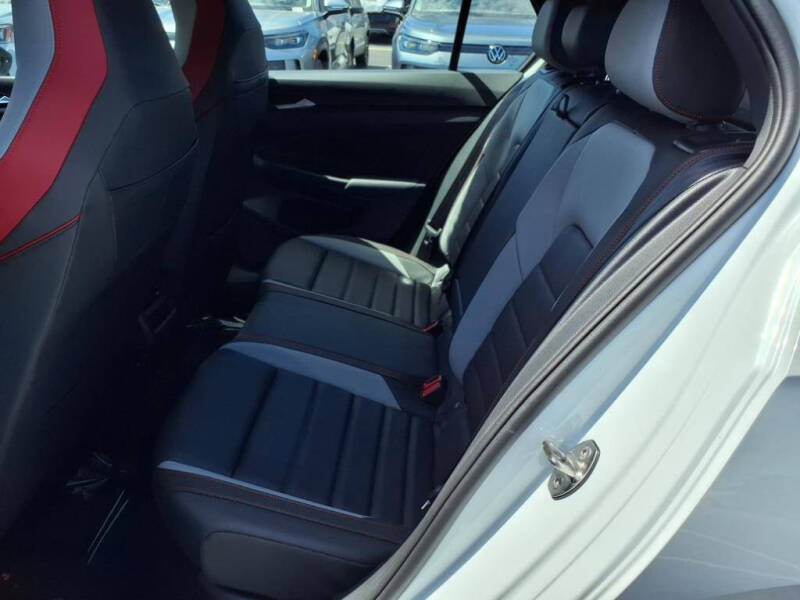 2025 Volkswagen Golf GTI SE