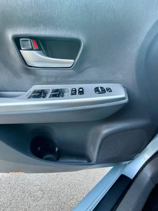 2012 Toyota Prius v