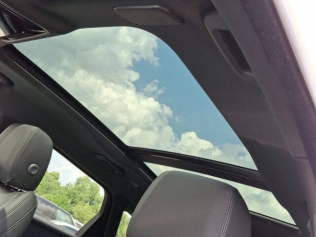 2026 Land Rover Range Rover Velar P250 Dynamic SE