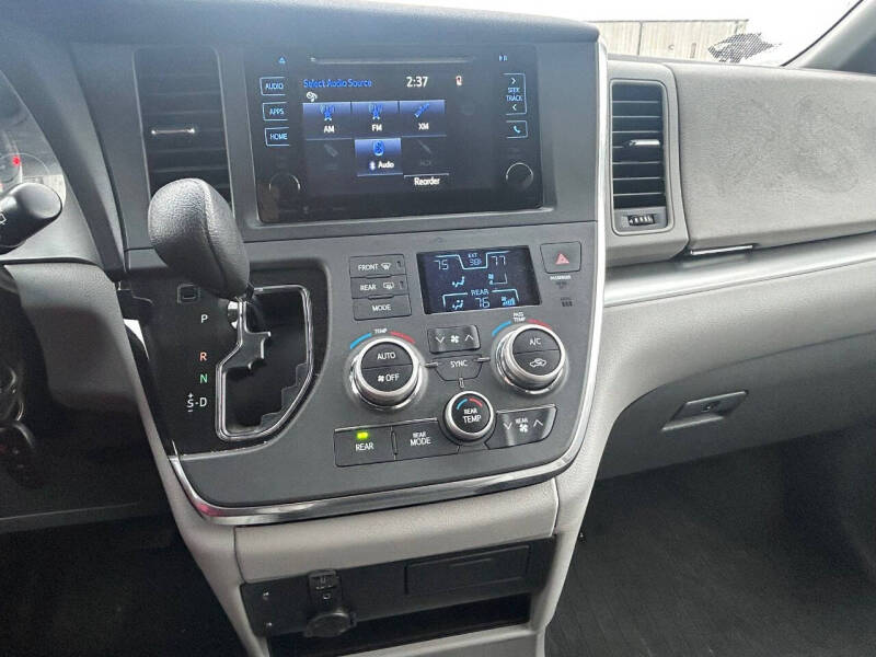 2017 Toyota Sienna LE 7-Passenger