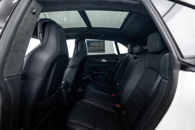 2025 Porsche Macan Turbo Electric