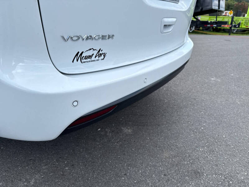 2026 Chrysler Voyager LX