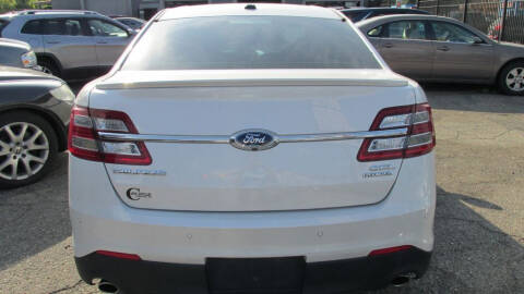2015 Ford Taurus SEL