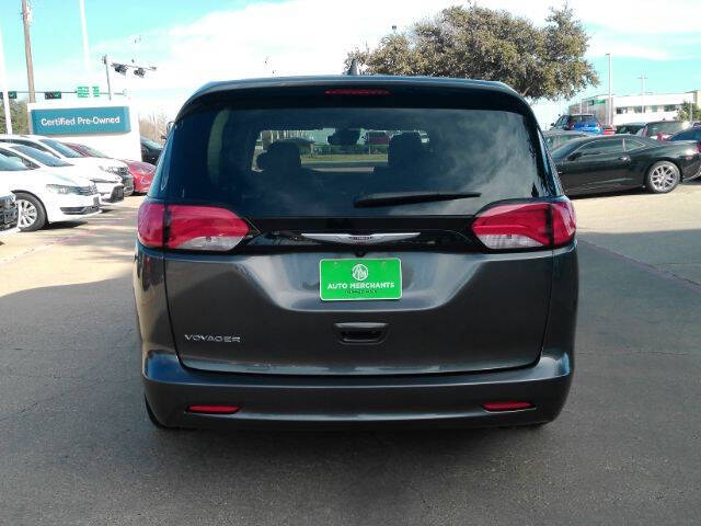 2023 Chrysler Voyager LX