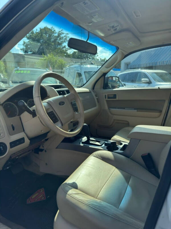 2012 Ford Escape XLT photo 2