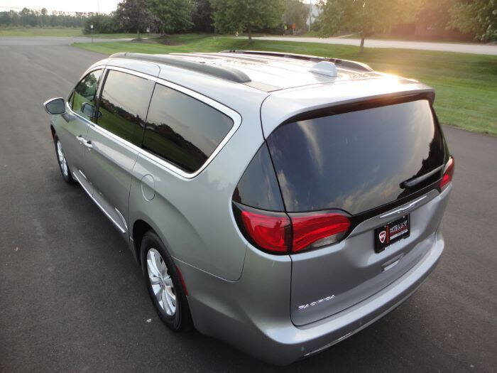 2017 Chrysler Pacifica Touring-L