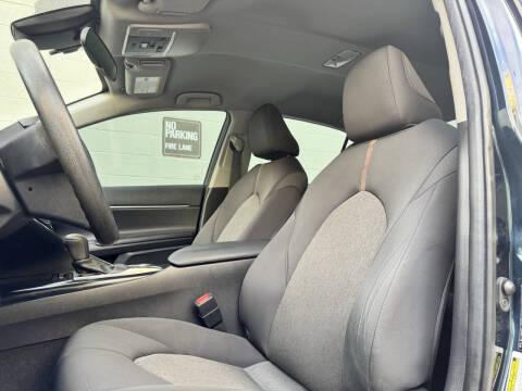 2020 Toyota Camry Hybrid LE