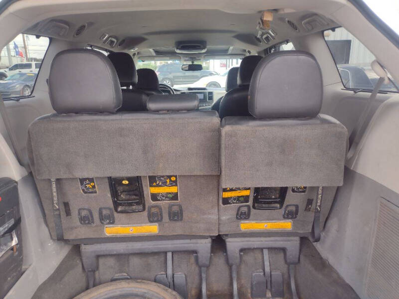 2014 Toyota Sienna SE 8-Passenger