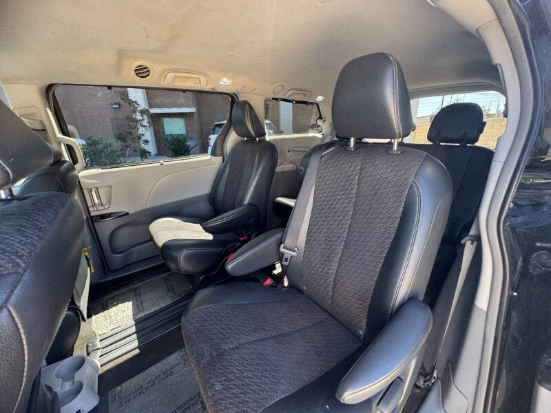 2013 Toyota Sienna SE 8-Passenger