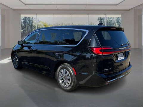 2024 Chrysler Pacifica Plug-In Hybrid Select