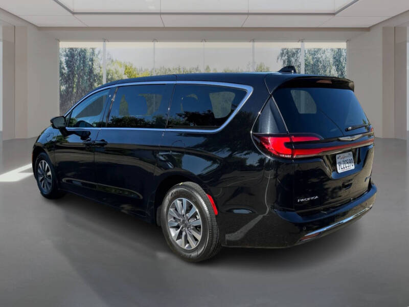 2024 Chrysler Pacifica Plug-In Hybrid Select