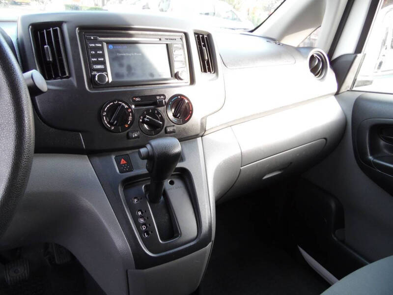 2017 Nissan NV200 SV