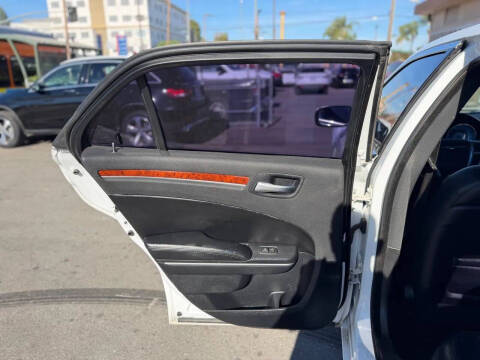 2012 Chrysler 300 Limited
