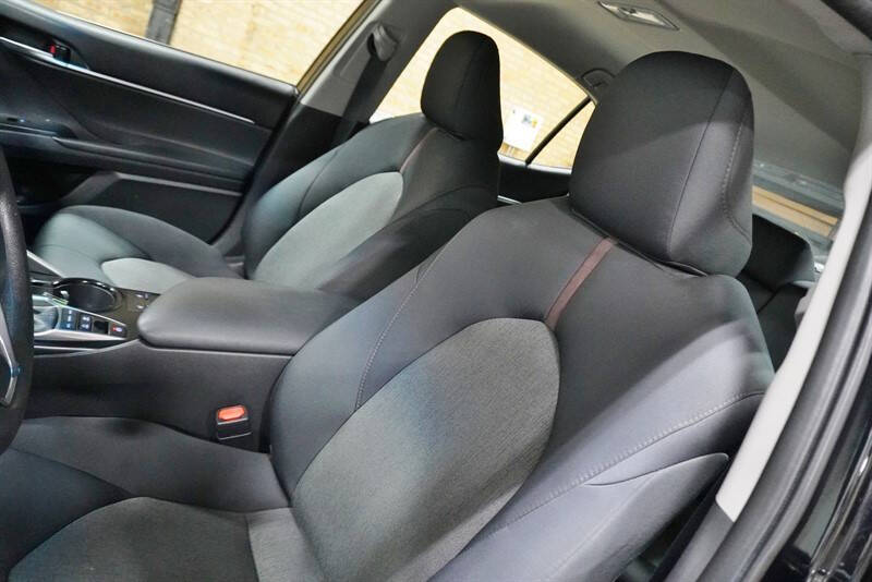 2018 Toyota Camry Hybrid LE