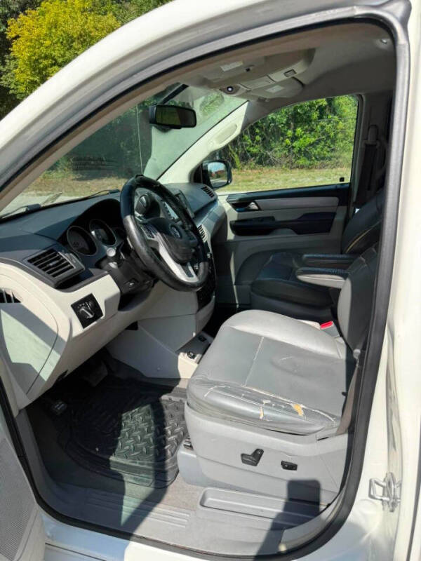 2012 Volkswagen Routan SE