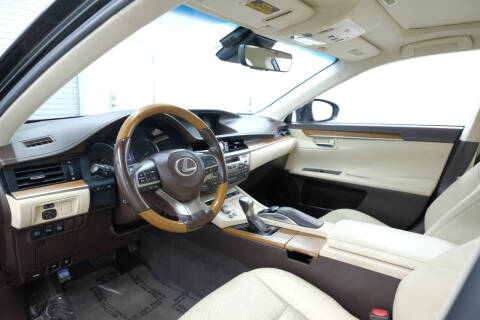 2017 Lexus ES 300h