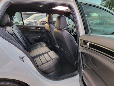 2017 Volkswagen Golf GTI SE