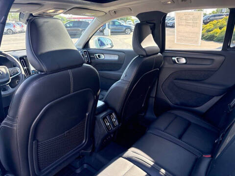 2024 Volvo XC40 B5 Plus Bright Theme