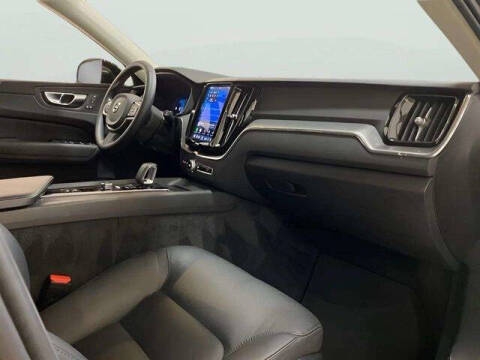 2025 Volvo XC60 B5 Core Dark Theme