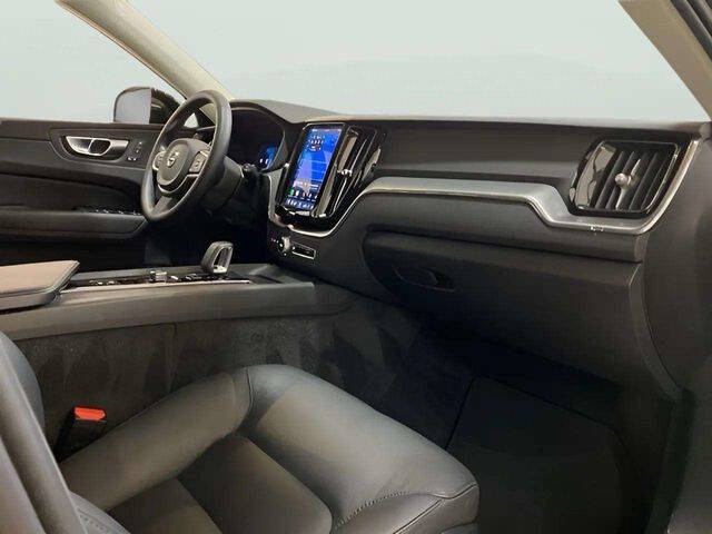 2025 Volvo XC60 B5 Core Dark Theme