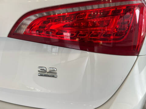 2011 Audi Q5 3.2 quattro Premium Plus